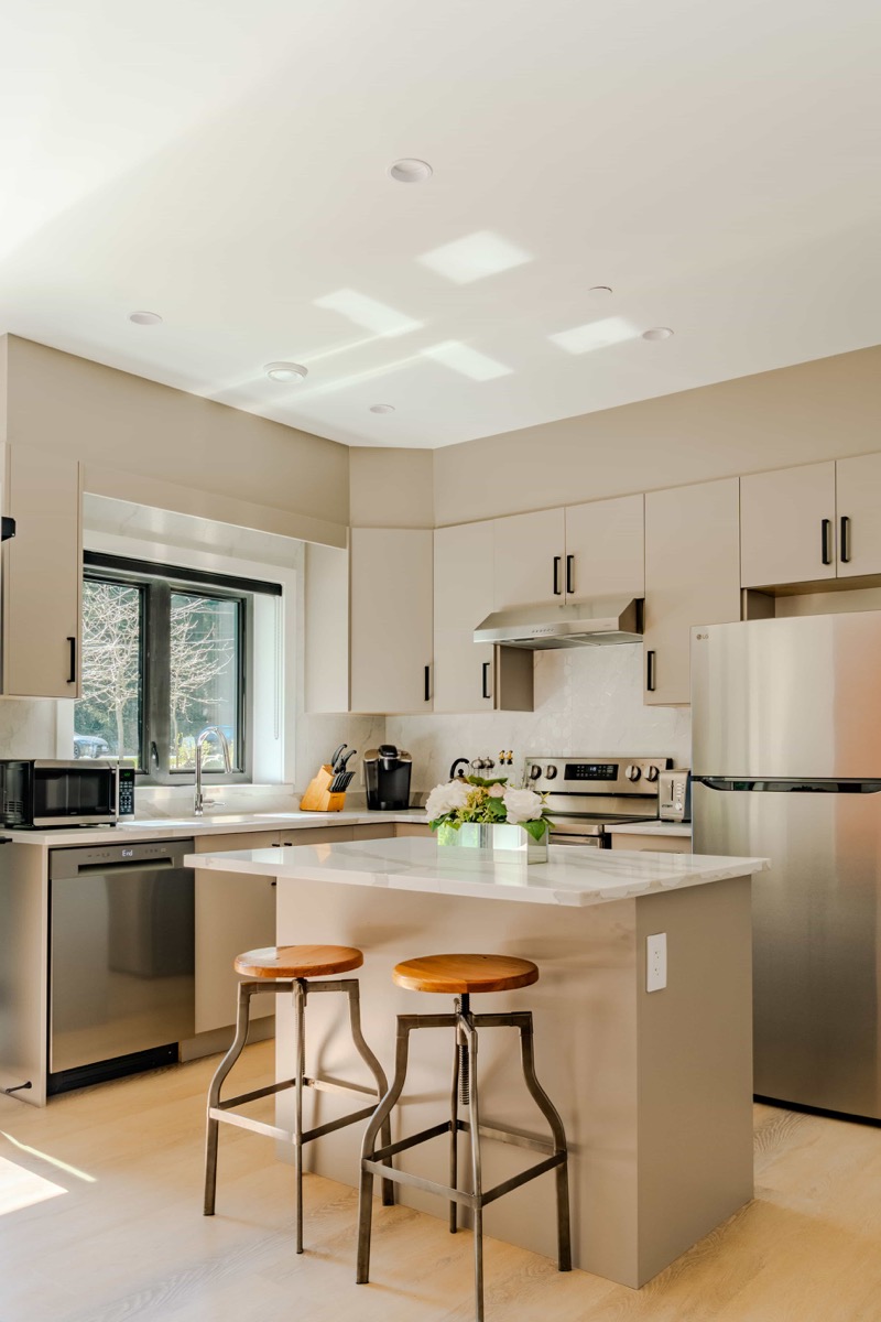 Airbnb kitchen with island and bar stools