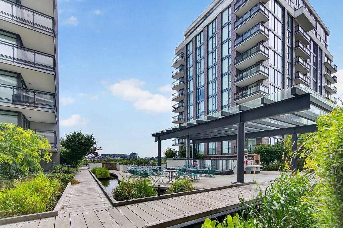 Podium terrace with outdoor seating, Richmond
