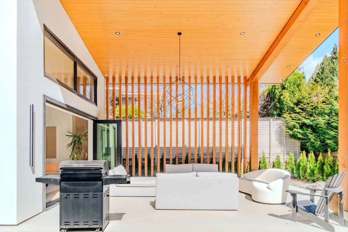 Outdoor entertaining space that benefits from a twilight treatment